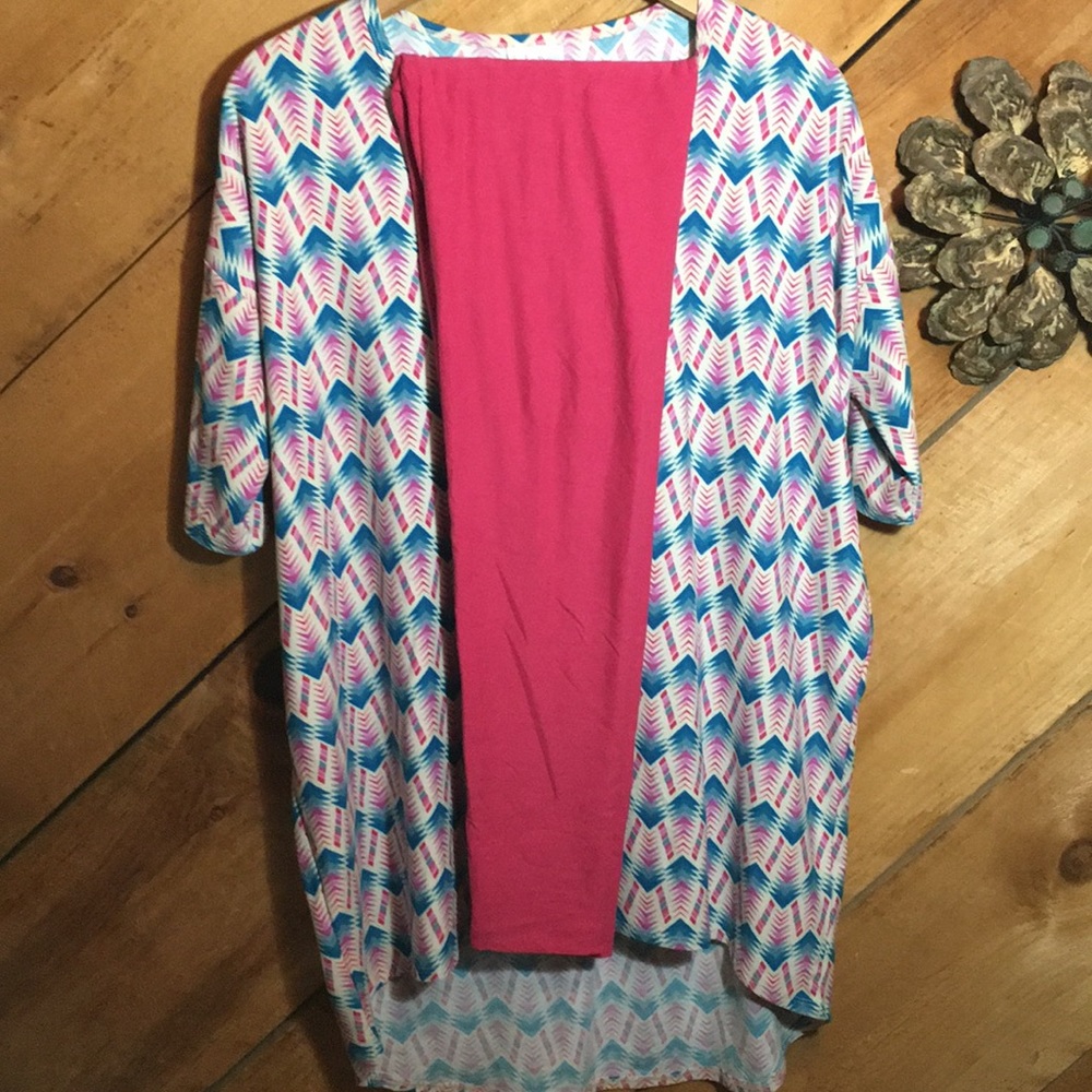 Lularoe bundle THREE SHIRTS AND ONE LEGGING - Picture 5 of 8